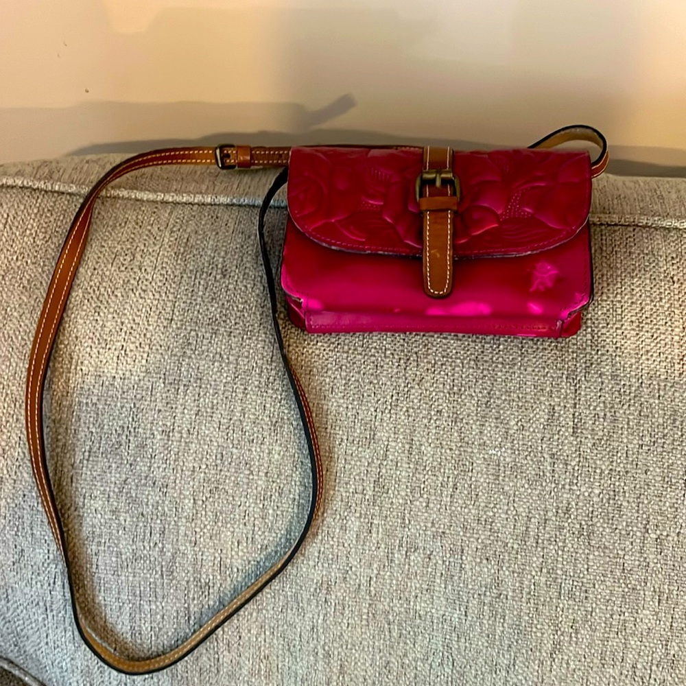 Patricia Nash crossbody magenta detachable strap